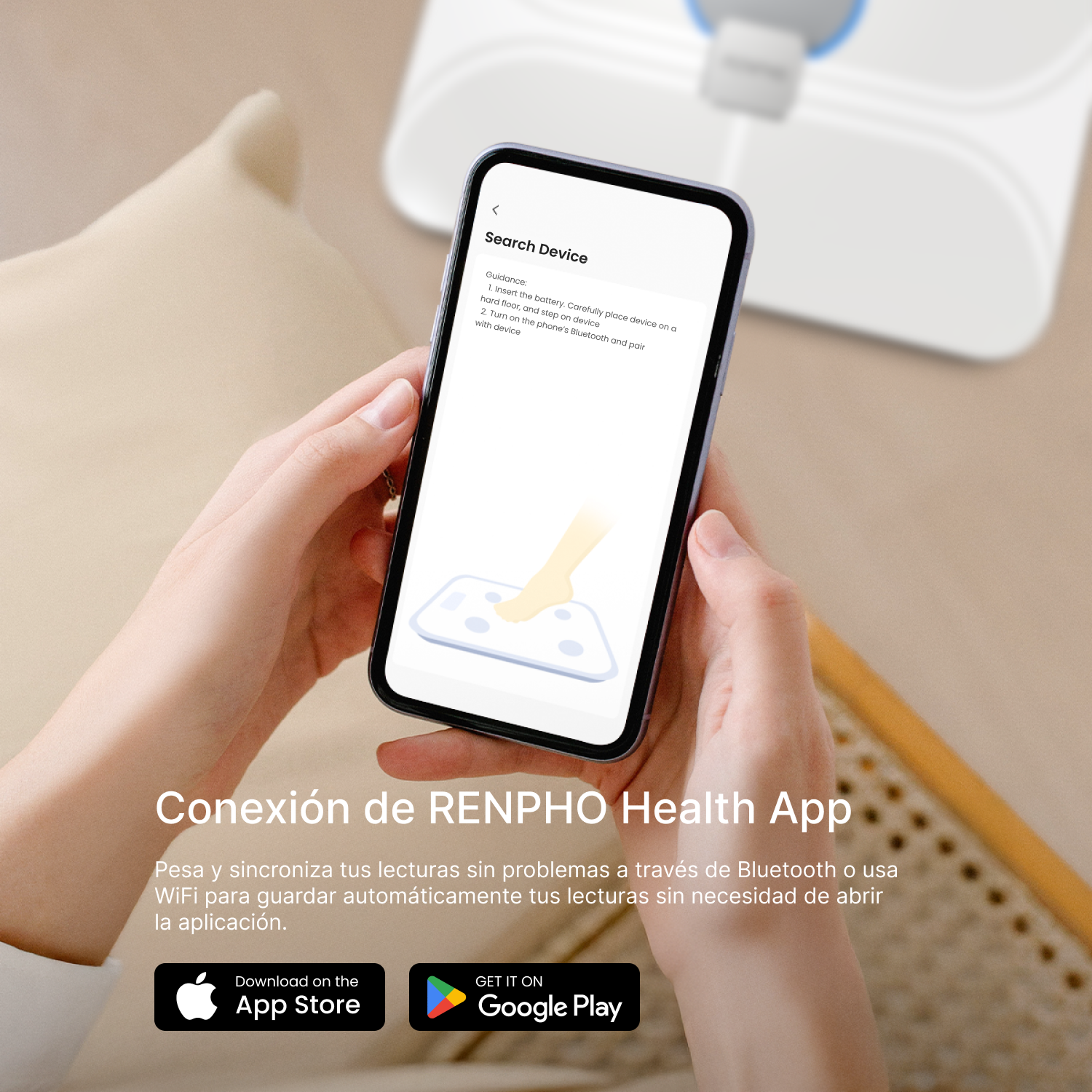 Una mano sostiene un smartphone con instrucciones de la app. Logos de App Store debajo.