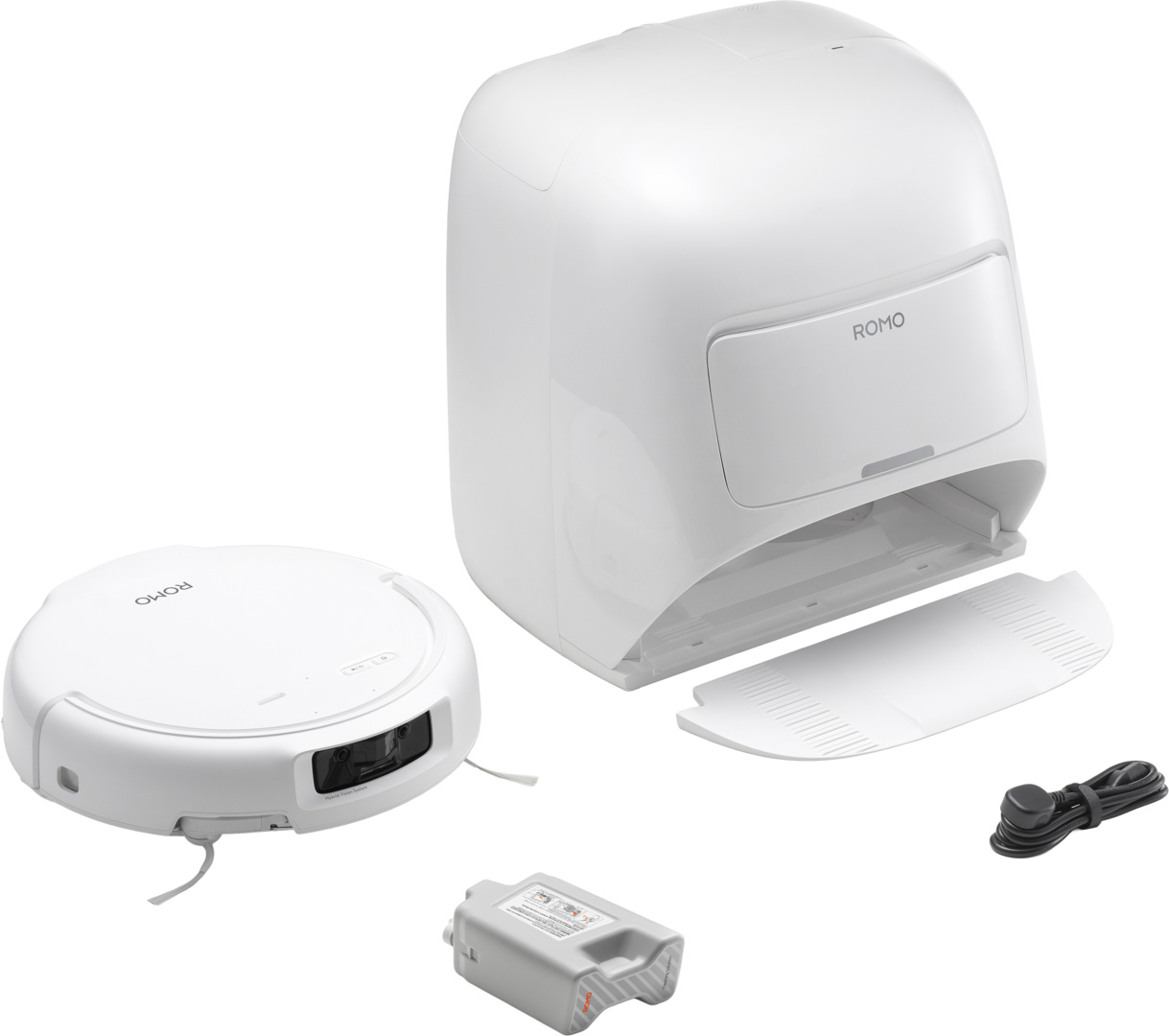 Robot aspirapolvere bianco, base di ricarica, batteria e cavo di alimentazione su sfondo bianco.