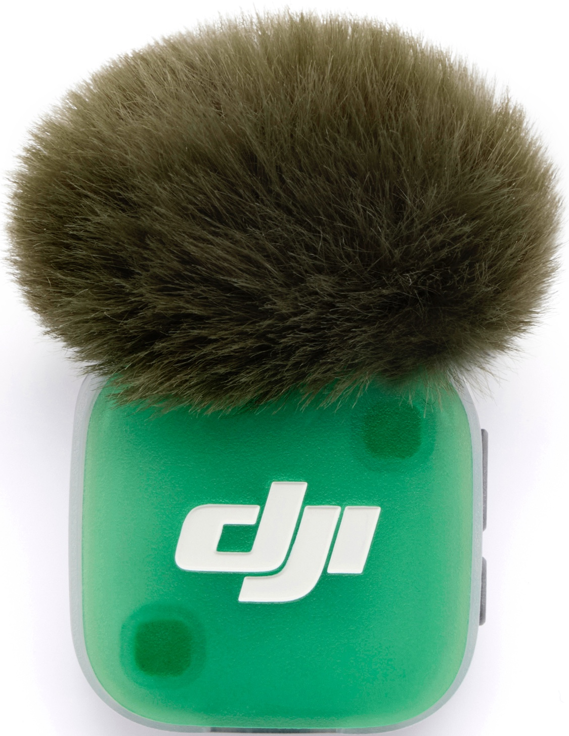 Un microphone DJI vert avec une bonnette en fourrure marron.