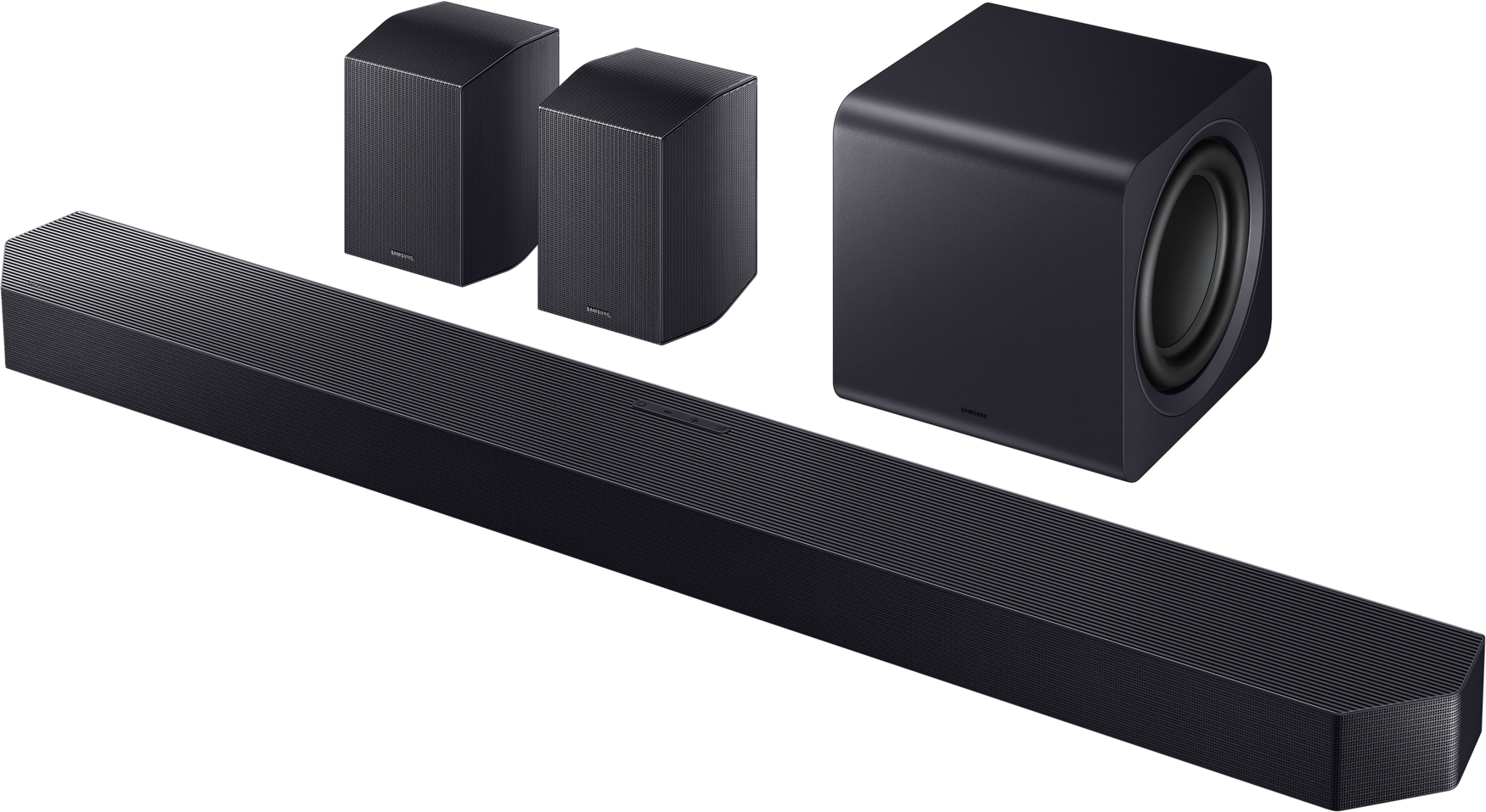 Ein schwarzer Soundbar, Subwoofer und zwei Satellitenlautsprecher auf schwarzem Hintergrund.
