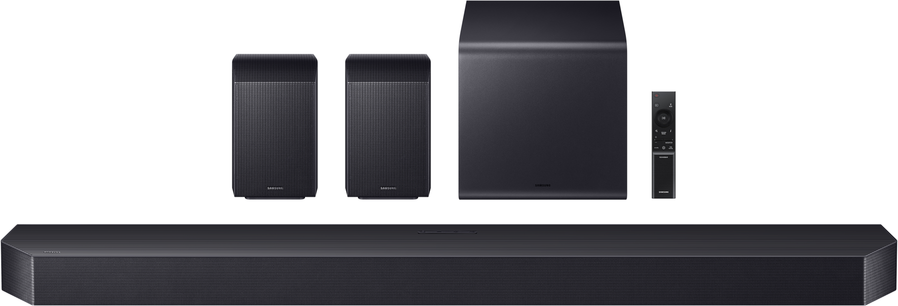 Schwarze Samsung Soundbar, Subwoofer, zwei Lautsprecher und Fernbedienung.