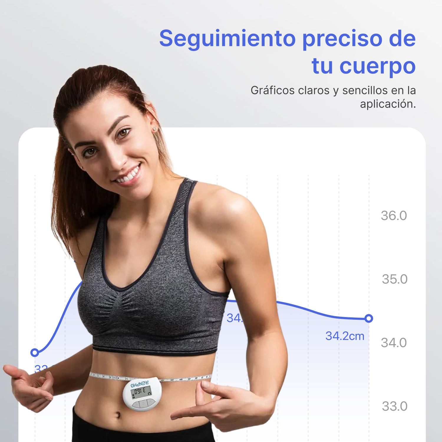 Una mujer se mide la cintura con una cinta métrica digital que muestra datos.