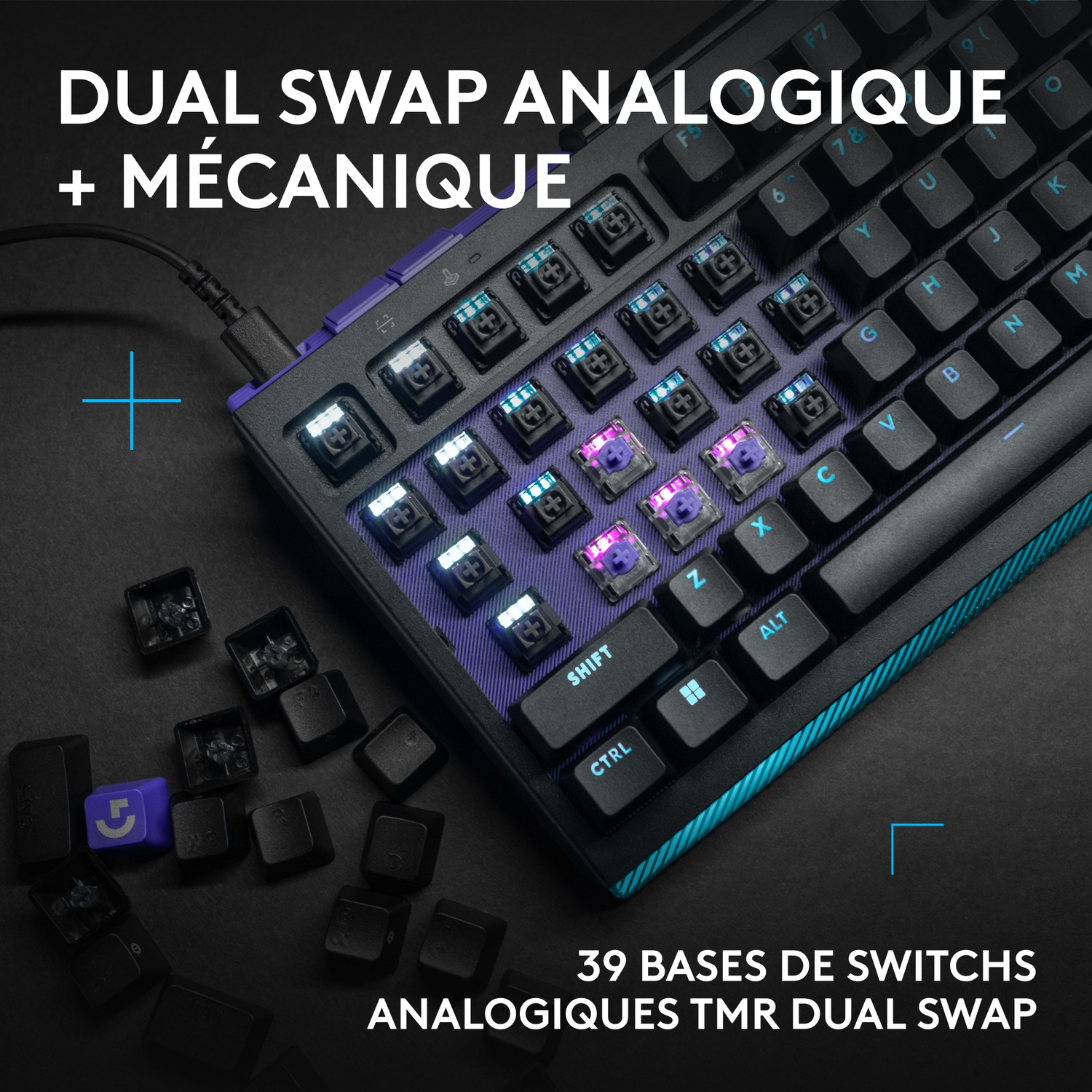 Un clavier noir avec des commutateurs bleus et violets, quelques touches éparpillées.
