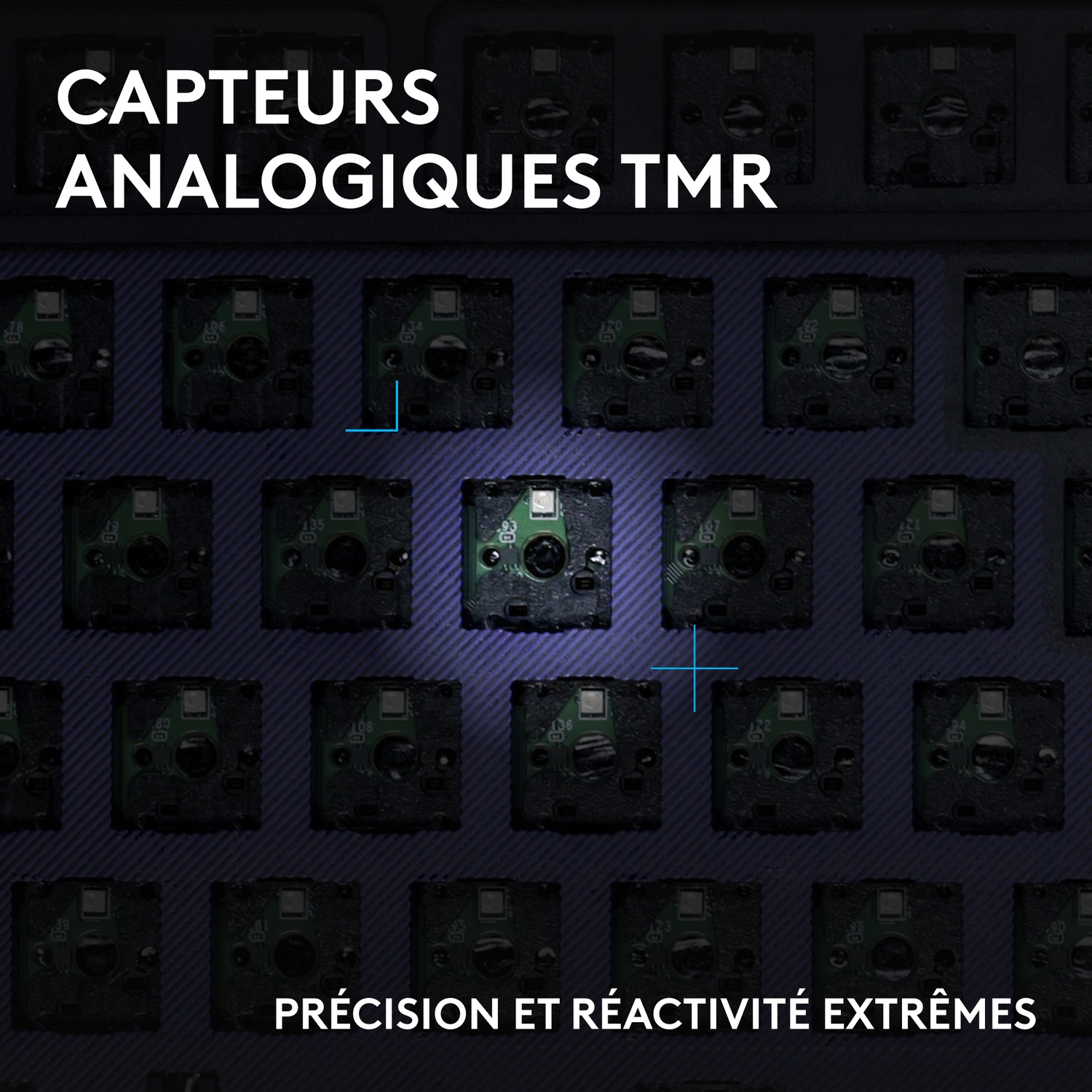 Plusieurs capteurs analogiques sur fond sombre avec du texte.