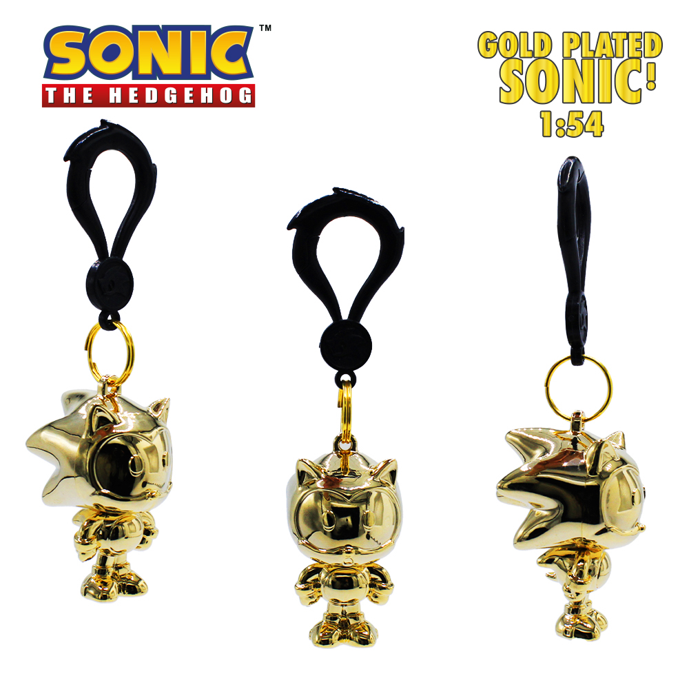 Tres figuras doradas de Sonic como llaveros, vistas de frente, lado y 3/4.