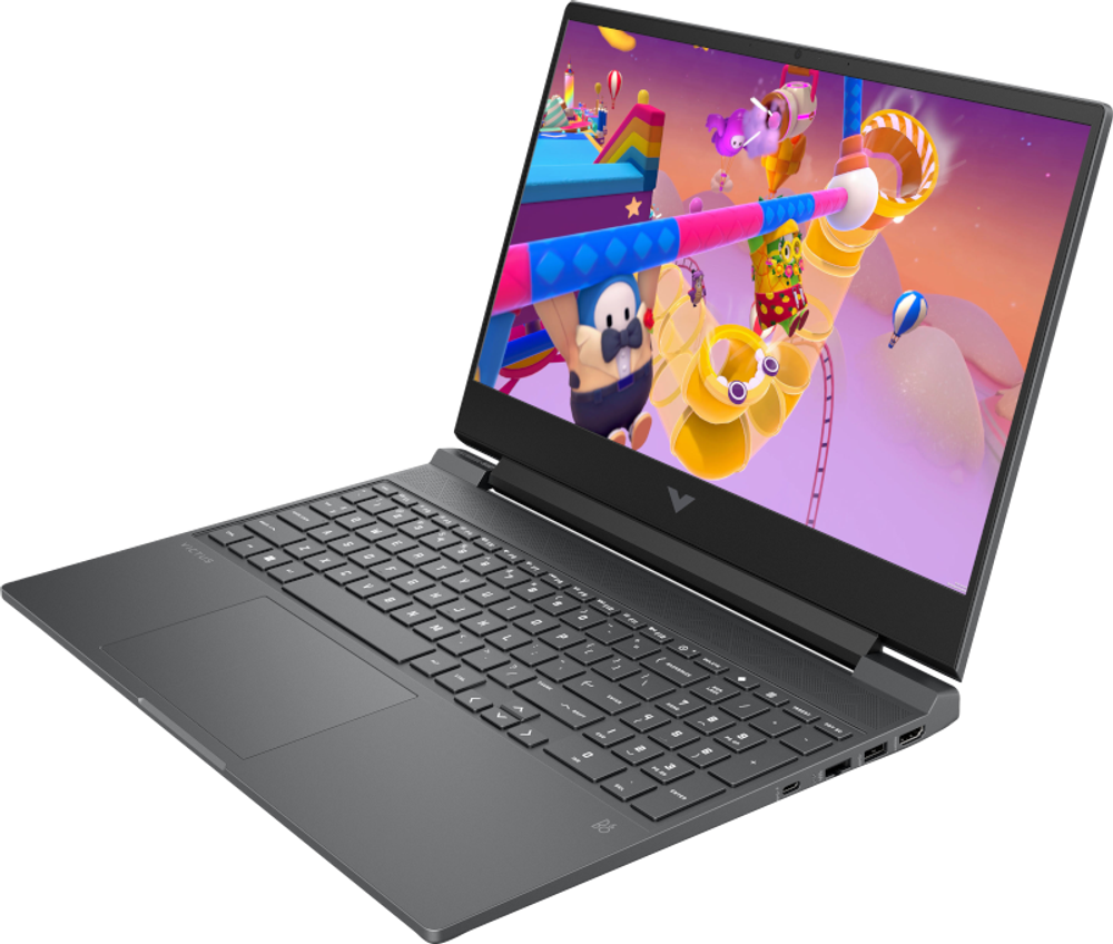 Egy laptop színes videojátékot mutat rajzfilmfigurákkal egy versenypályán.