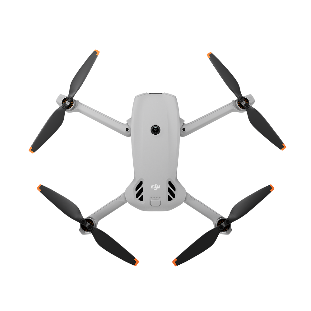 Siyah arka plan üzerinde turuncu uçlu dört pervaneli beyaz bir drone.
