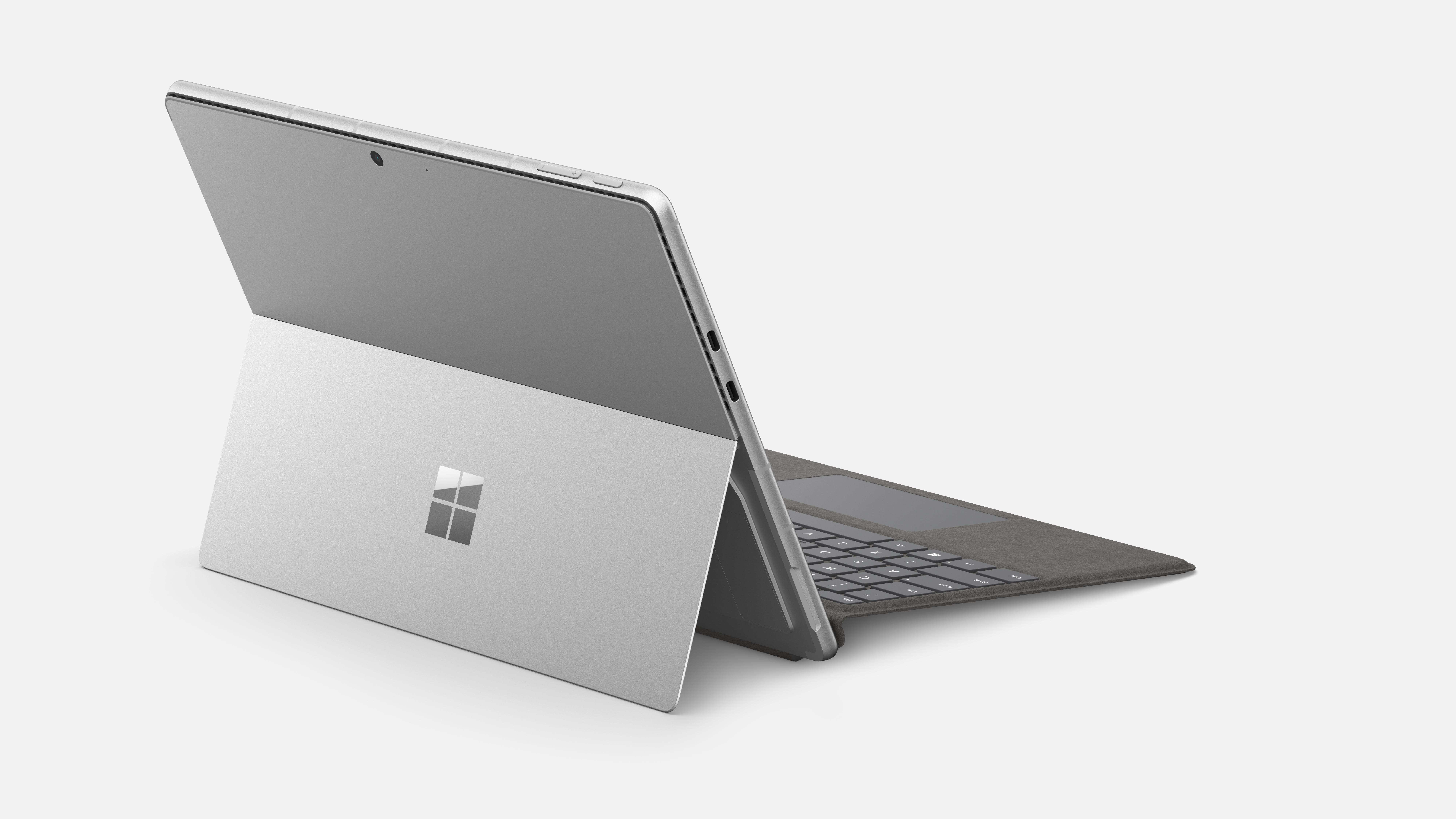 Ein silbernes Microsoft Surface Tablet mit angebrachter grauer Tastatur.