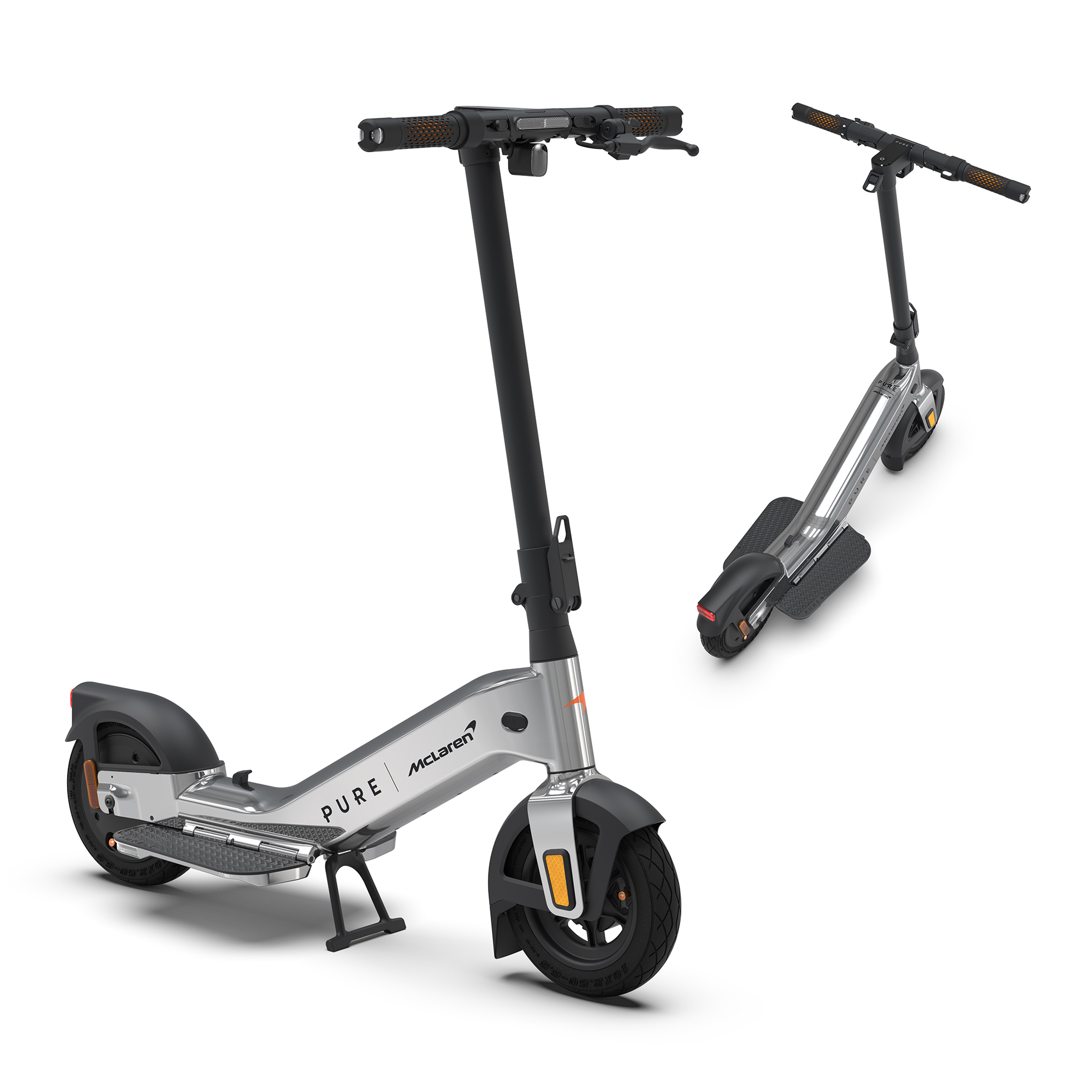 Zwei silberne E-Scooter mit McLaren-Logo, einer vorne, einer hinten.