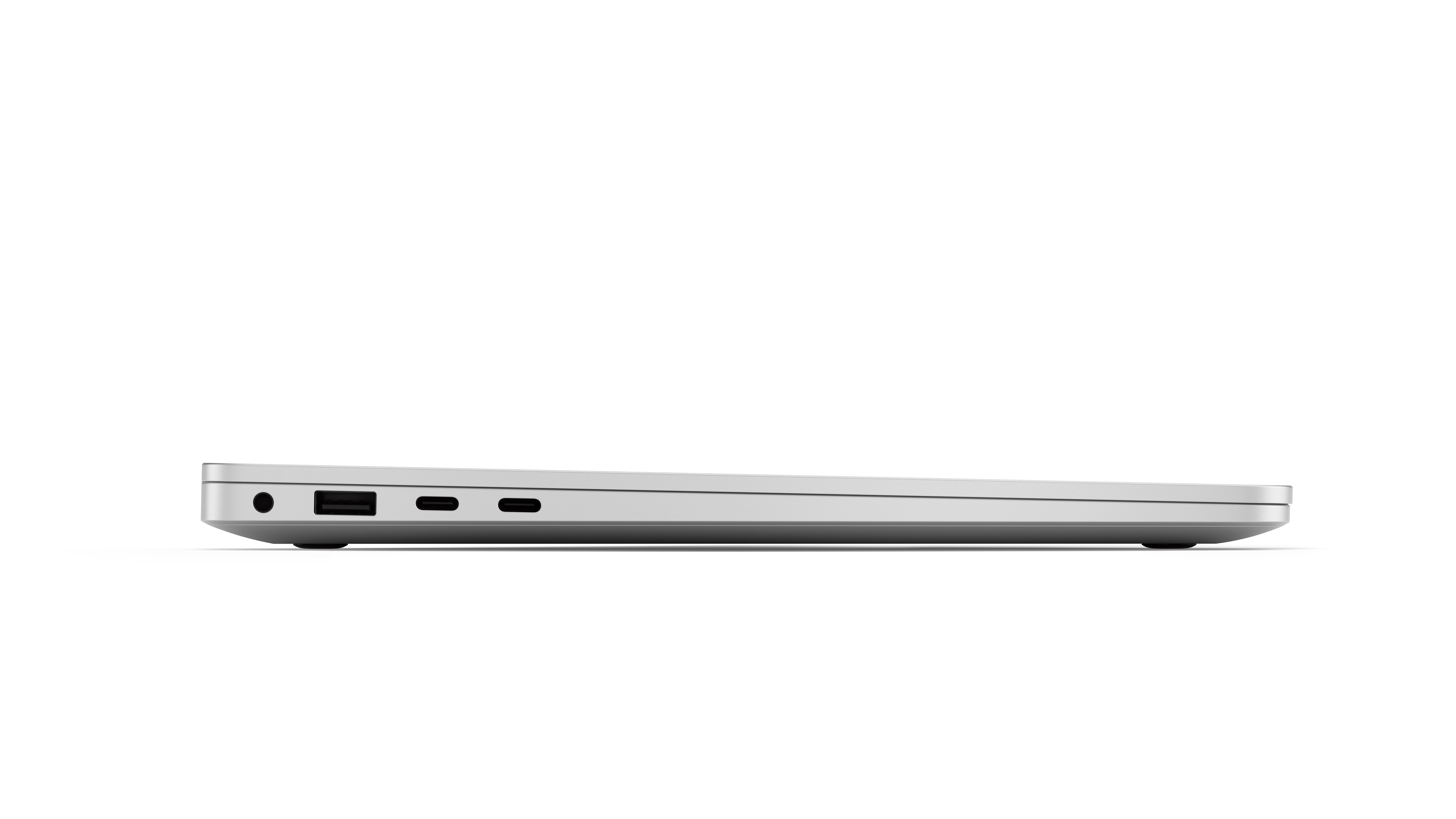 Silberner Laptop-Seite mit Anschlüssen: Klinke, USB-A, zwei USB-C.
