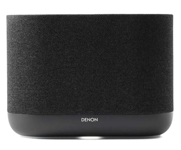 Czarny głośnik Denon pokryty tkaniną.