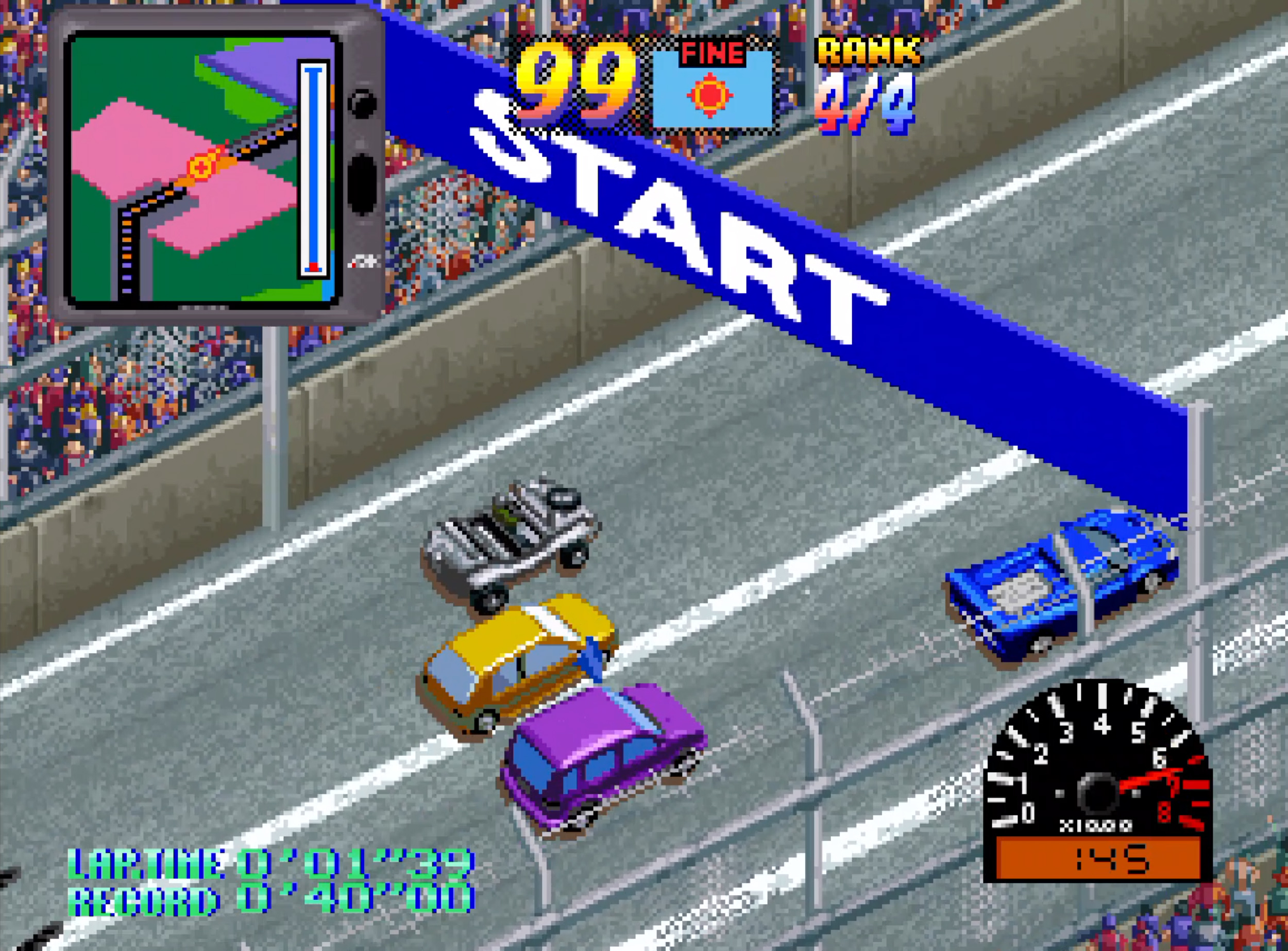 Début de jeu de course : Voitures sur la piste, banderole d'arrivée, TV avec vue carte.