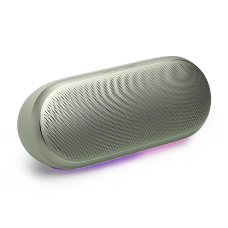 Egy ovális, ezüst Harman Kardon hangszóró perforált ráccsal és lila világítással.