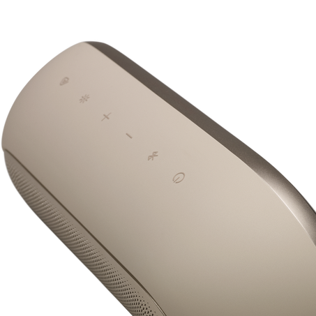 Világos bézs hangszóró közelképe vezérlő ikonokkal: fény, ventilátor, plusz, mínusz, Bluetooth, be/ki.