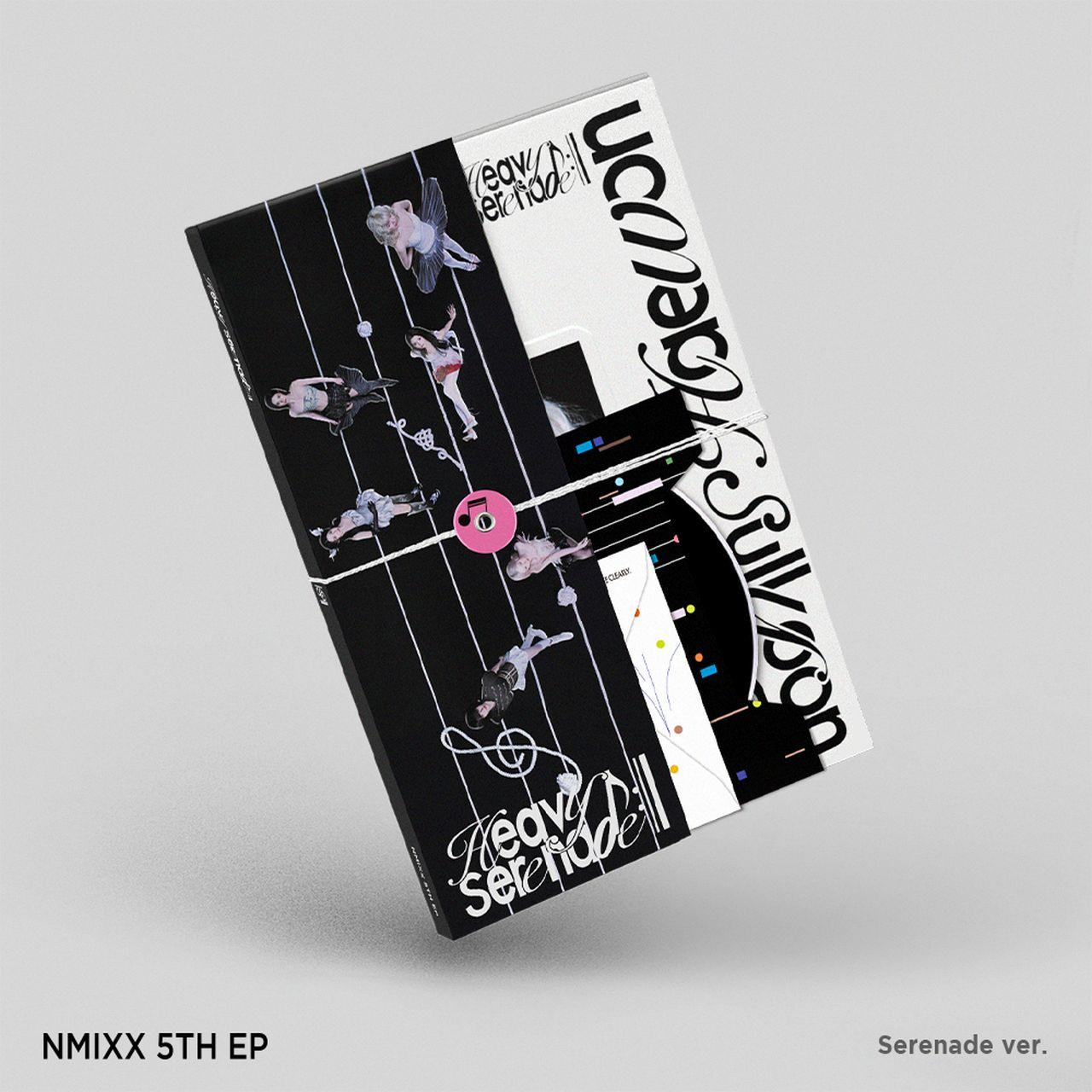 NMIXX 5. EP Serenade Ver. mit Fotos von Mitgliedern und Text.