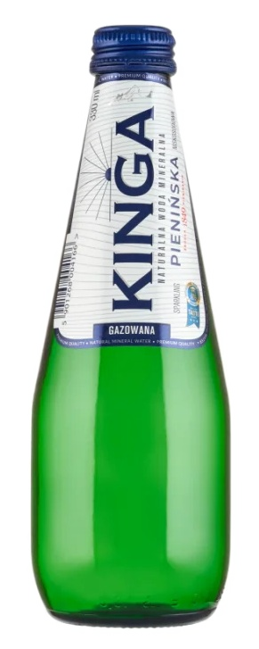 Zielona szklana butelka z niebieską nakrętką, z etykietą KINGA.
