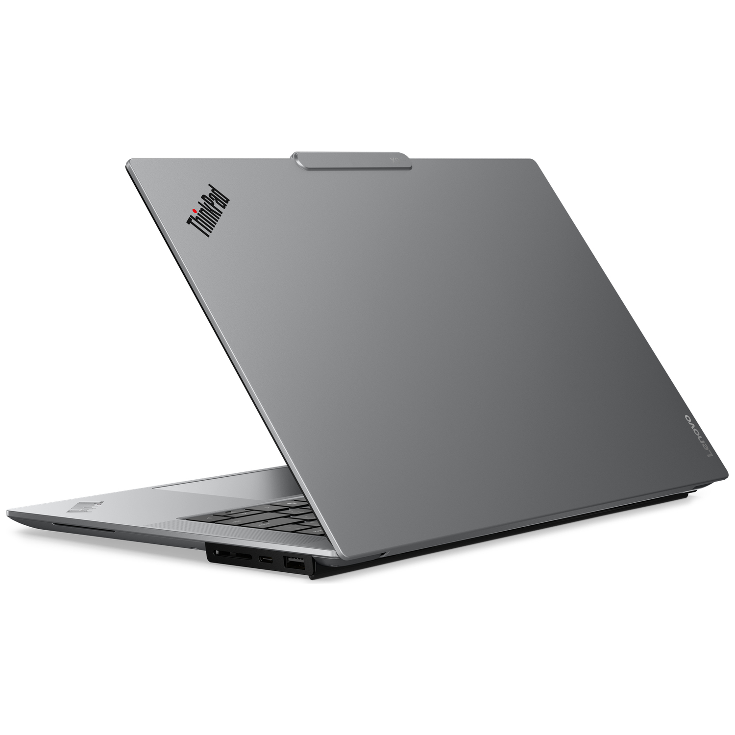 Grijze ThinkPad laptop met geopende klep, toetsenbord en poorten zichtbaar.
