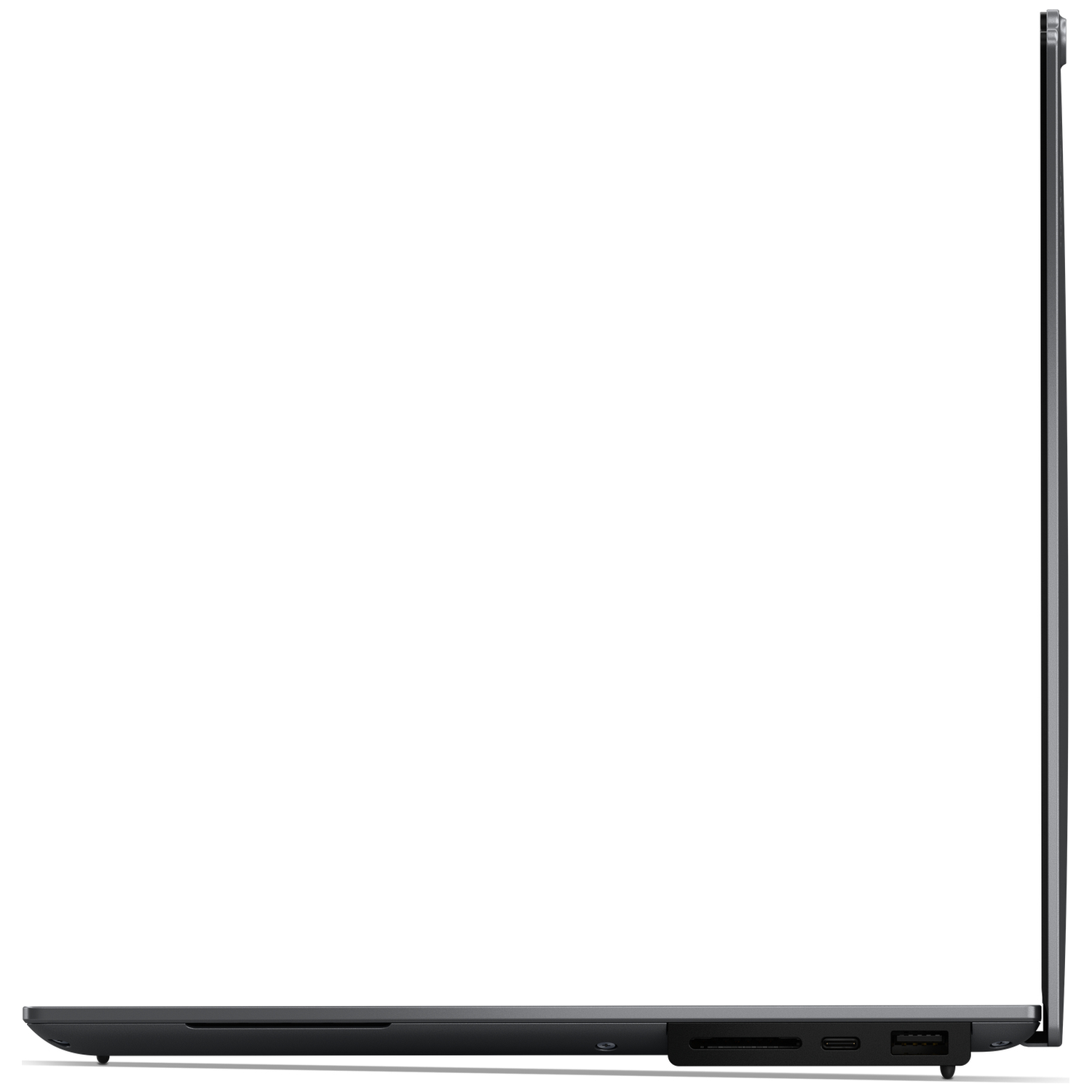 Zijaanzicht van een donkere laptop met USB-C, USB-A poorten en SD-kaartlezer.