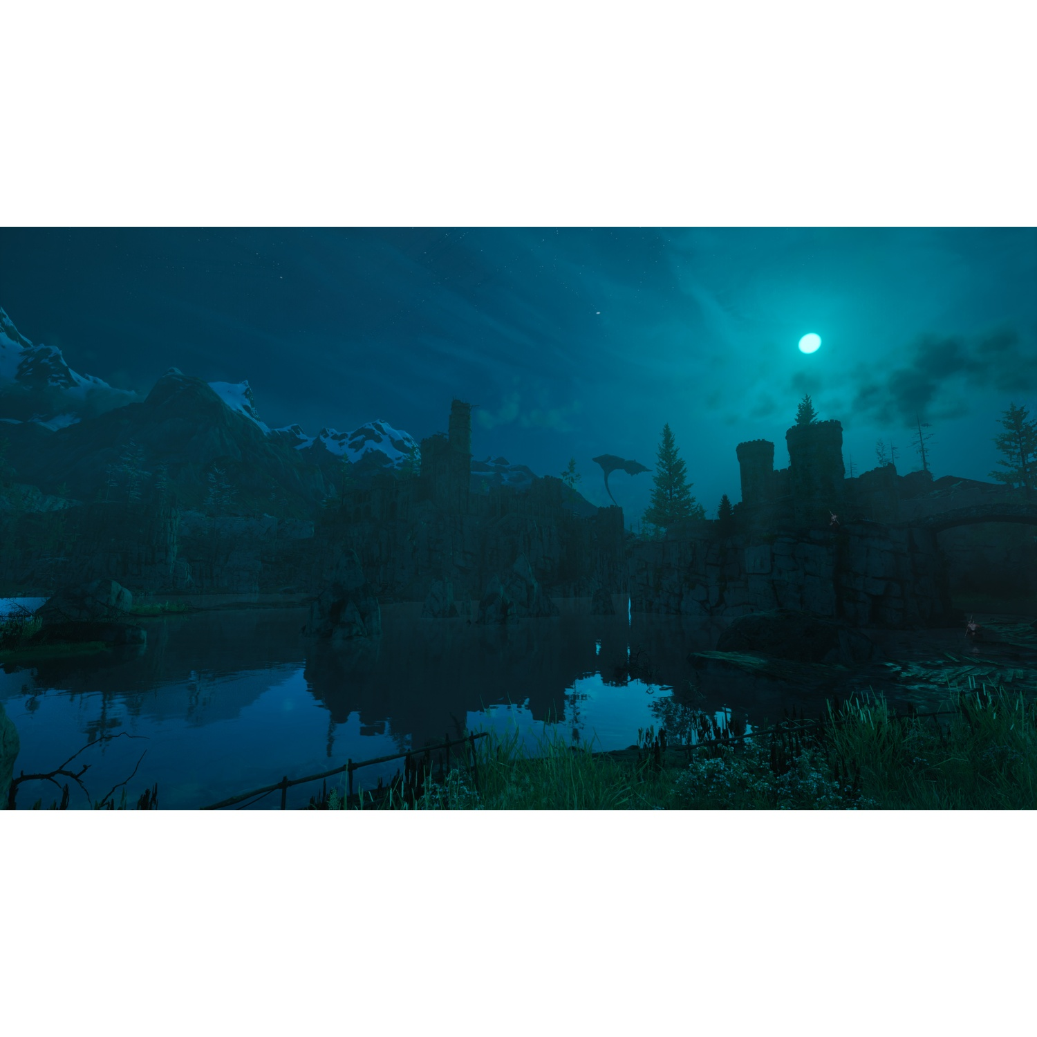 Paysage nocturne avec ruines de château, lac et montagnes au clair de lune.