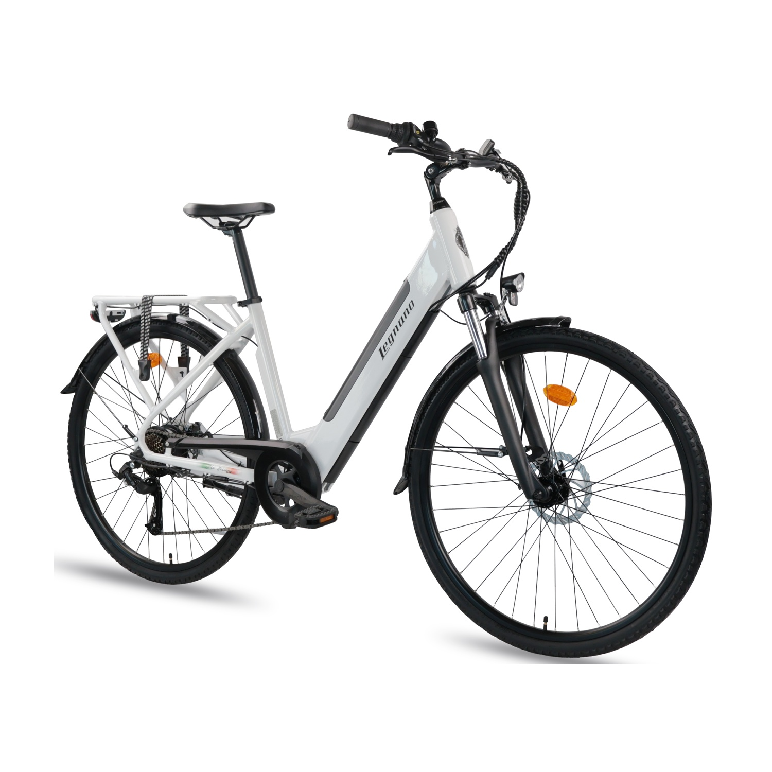 Una bicicletta elettrica bianca con portapacchi, ruota anteriore, manubrio e sella.
