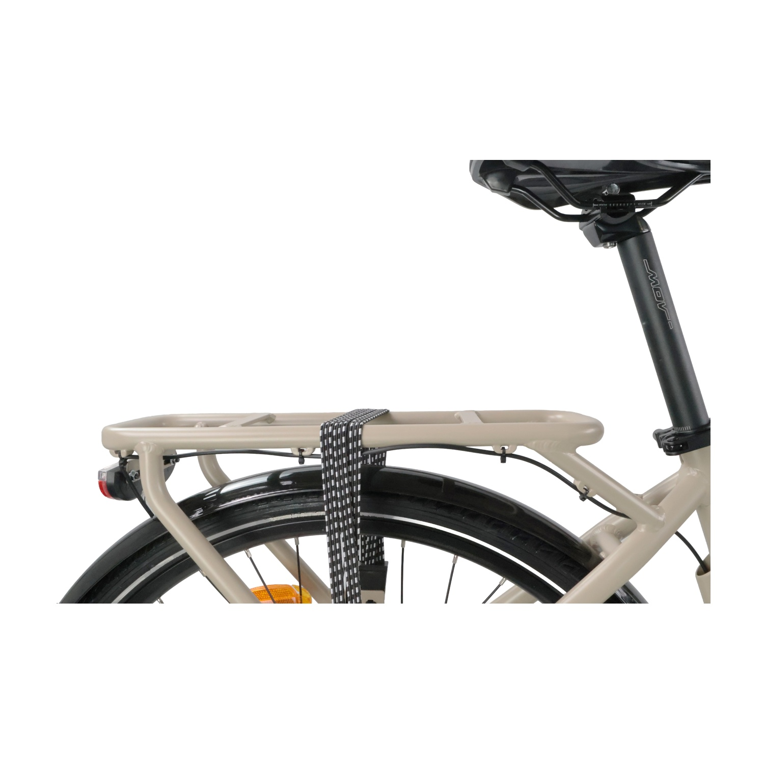 Dettaglio posteriore di una bicicletta con portapacchi, sella nera e ruota.