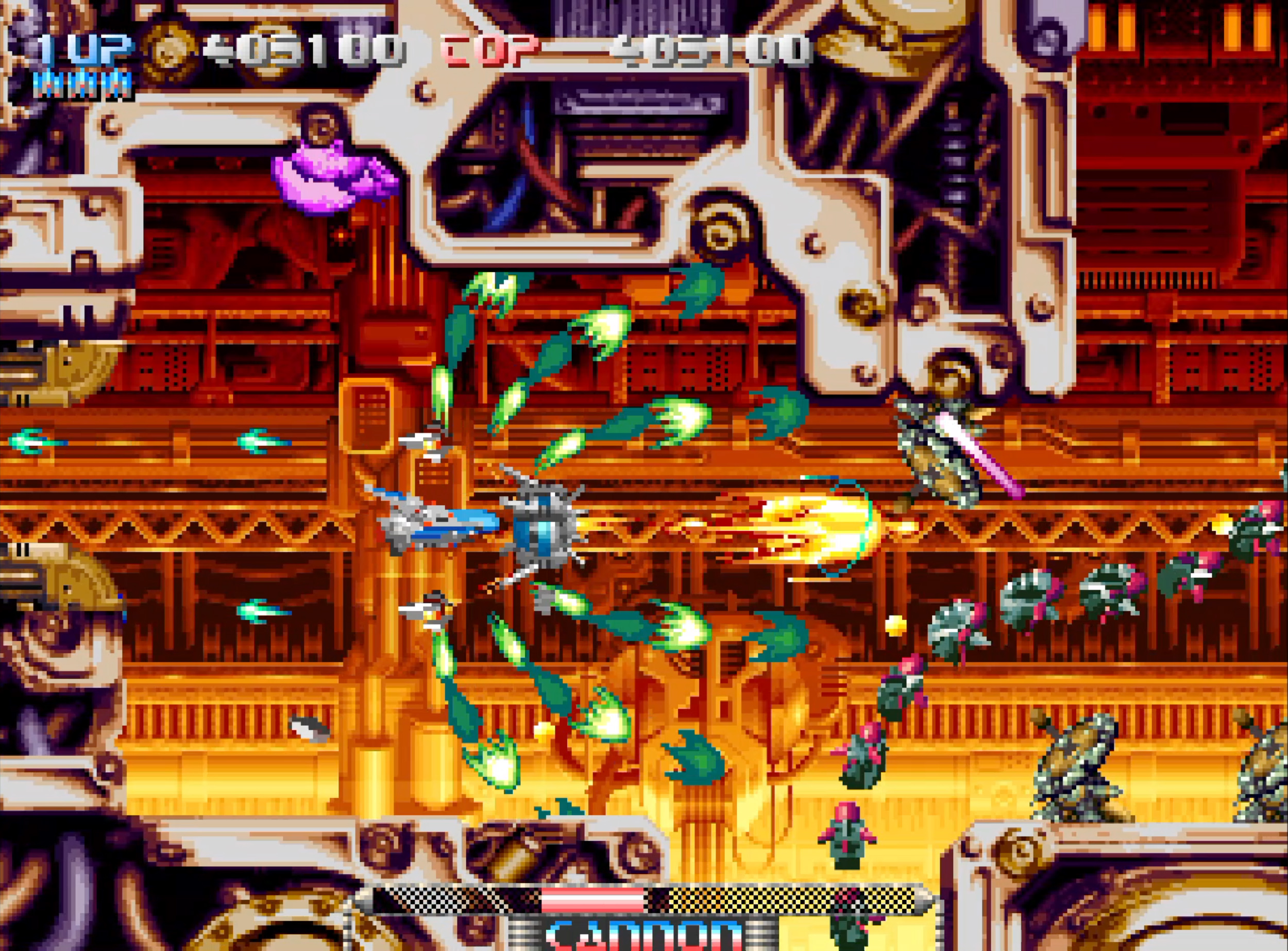 Pixel-Art-Weltraum-Shooter mit einem blauen Schiff, das grünen Projektilen in einer metallischen, orangefarbenen Umgebung ausweicht.