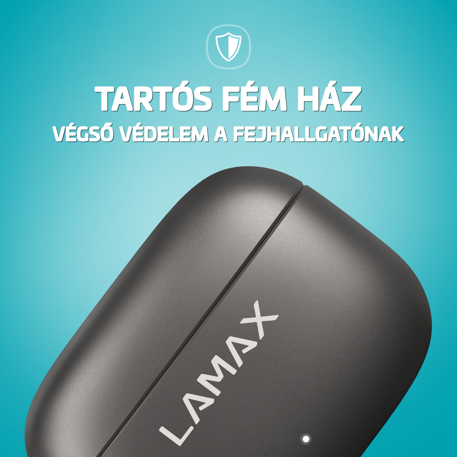 Fekete töltőtok LAMAX logóval, kék háttéren.