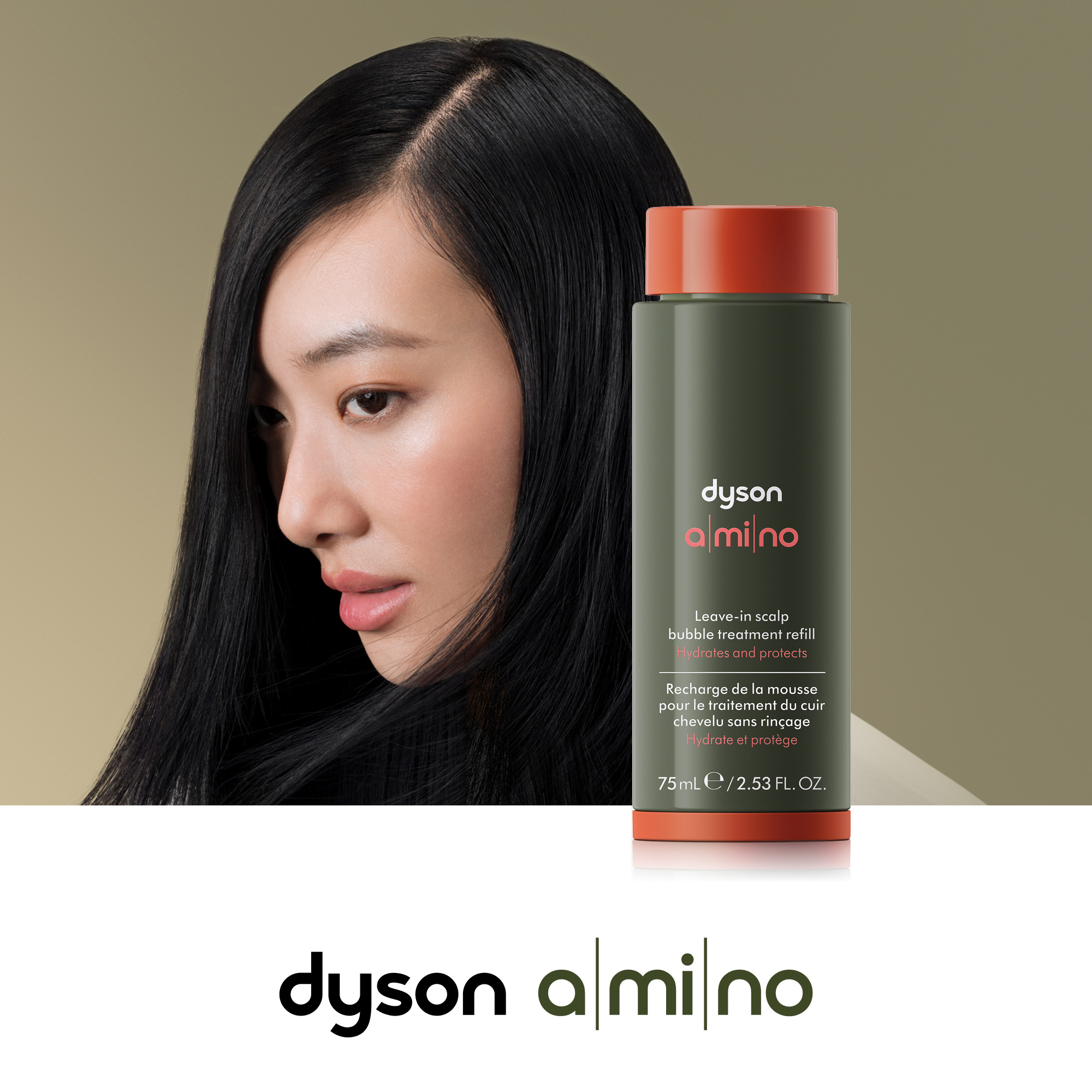 Eine Frau mit schwarzen Haaren neben einer Flasche Dyson Amino Leave-in Behandlung.