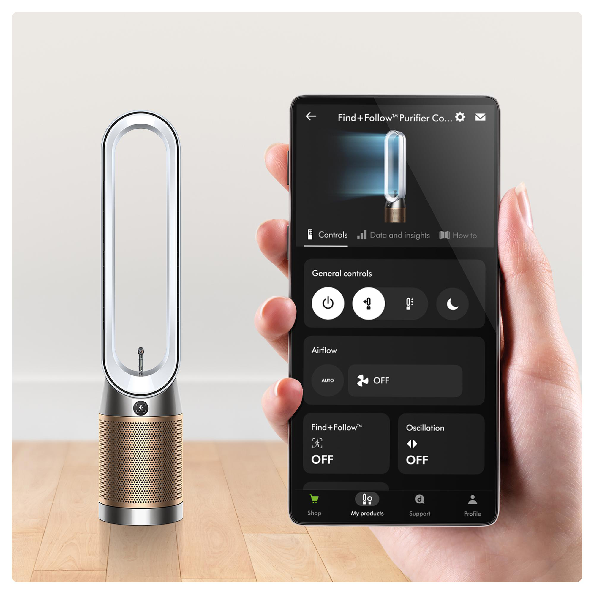 Ein Smartphone zeigt eine Dyson-Luftreiniger-App. Daneben steht ein Dyson-Luftreiniger.