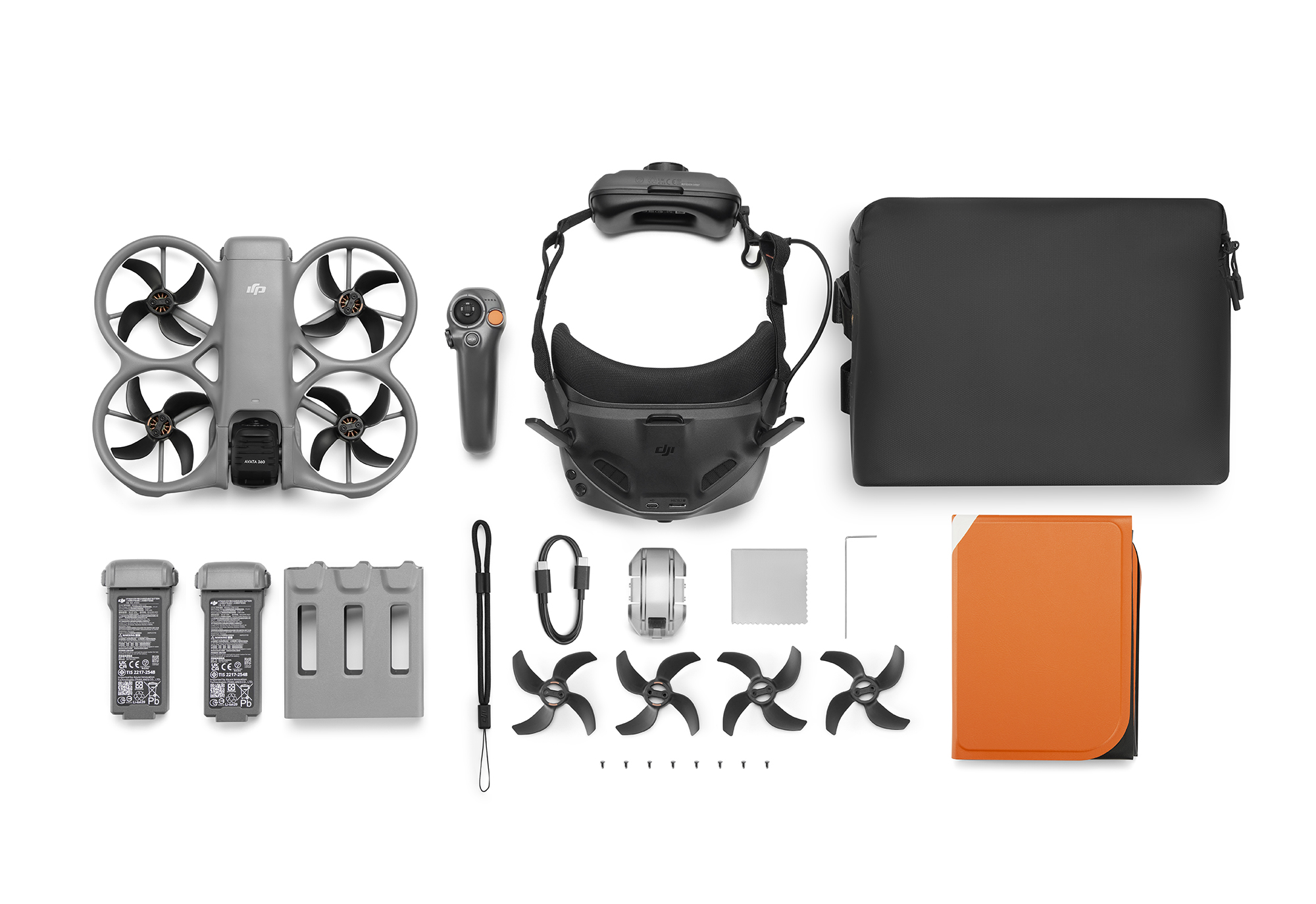 Gözlük, kumanda, pil, pervane ve çantalı gri DJI Avata drone kiti.