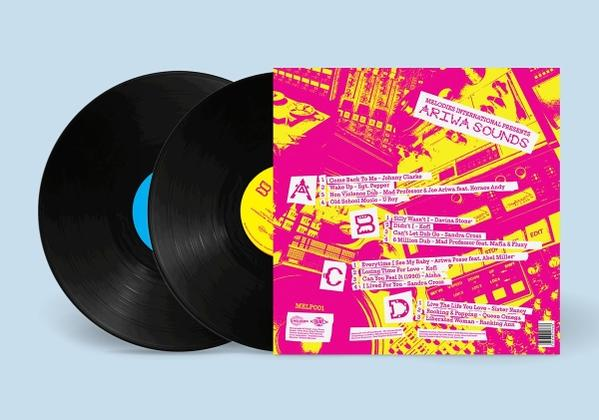 Zwei schwarze Schallplatten mit bunter Cover-Rückseite, die Songtitel auflistet.