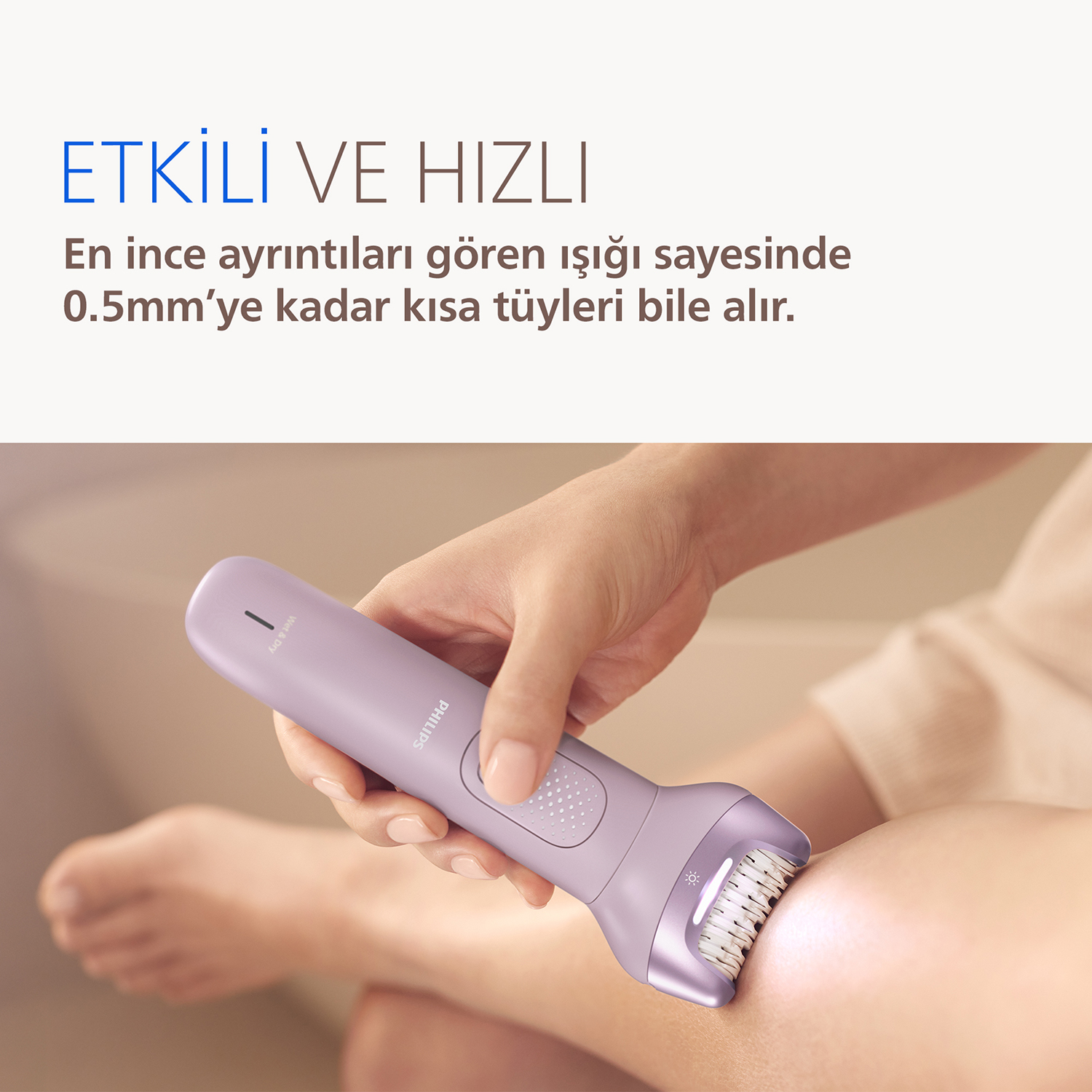 Bir el, ince tüyleri alan mor bir epilatörü bir kişinin bacağına tutuyor.