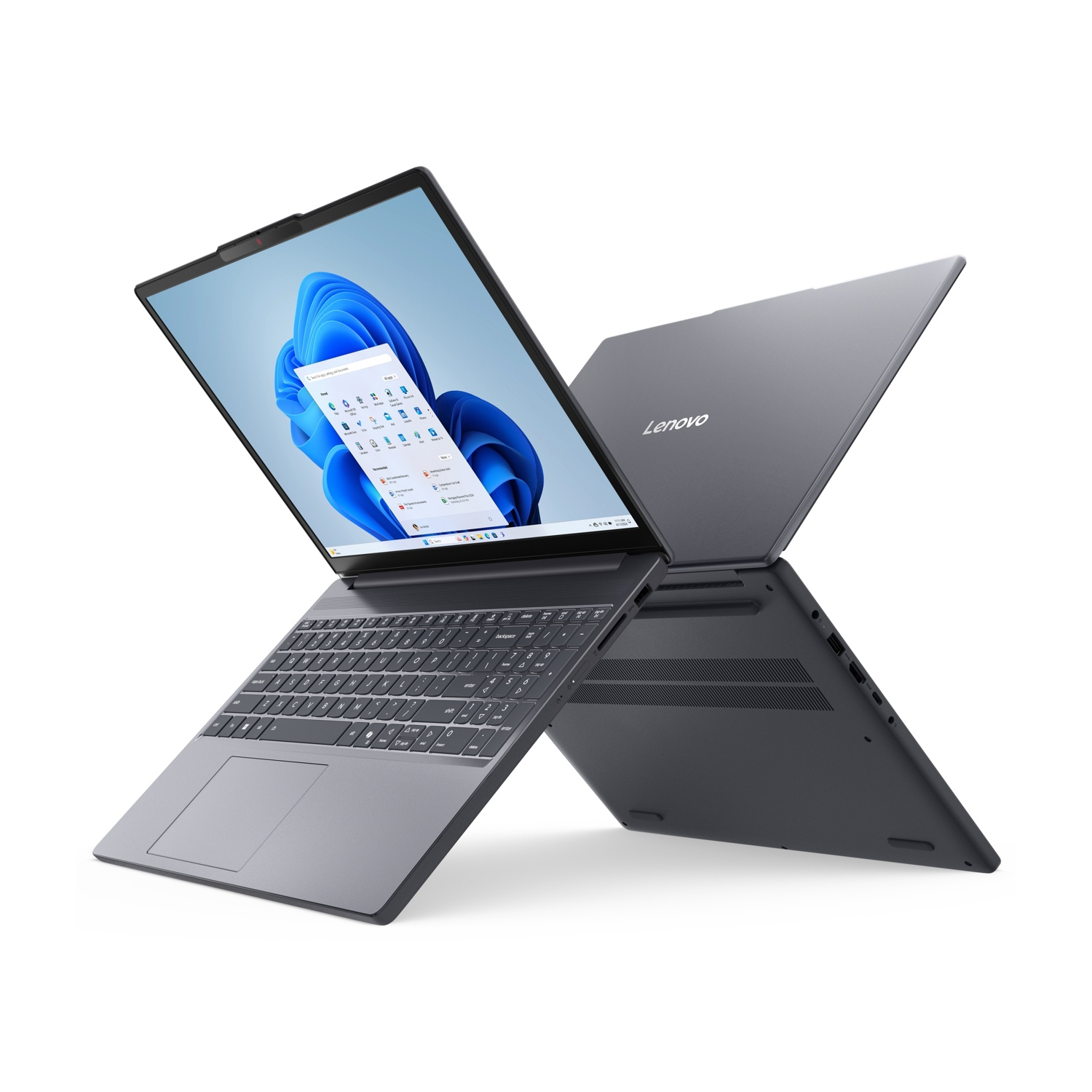 Un laptop Lenovo grigio con lo schermo aperto, angolato su sfondo bianco.