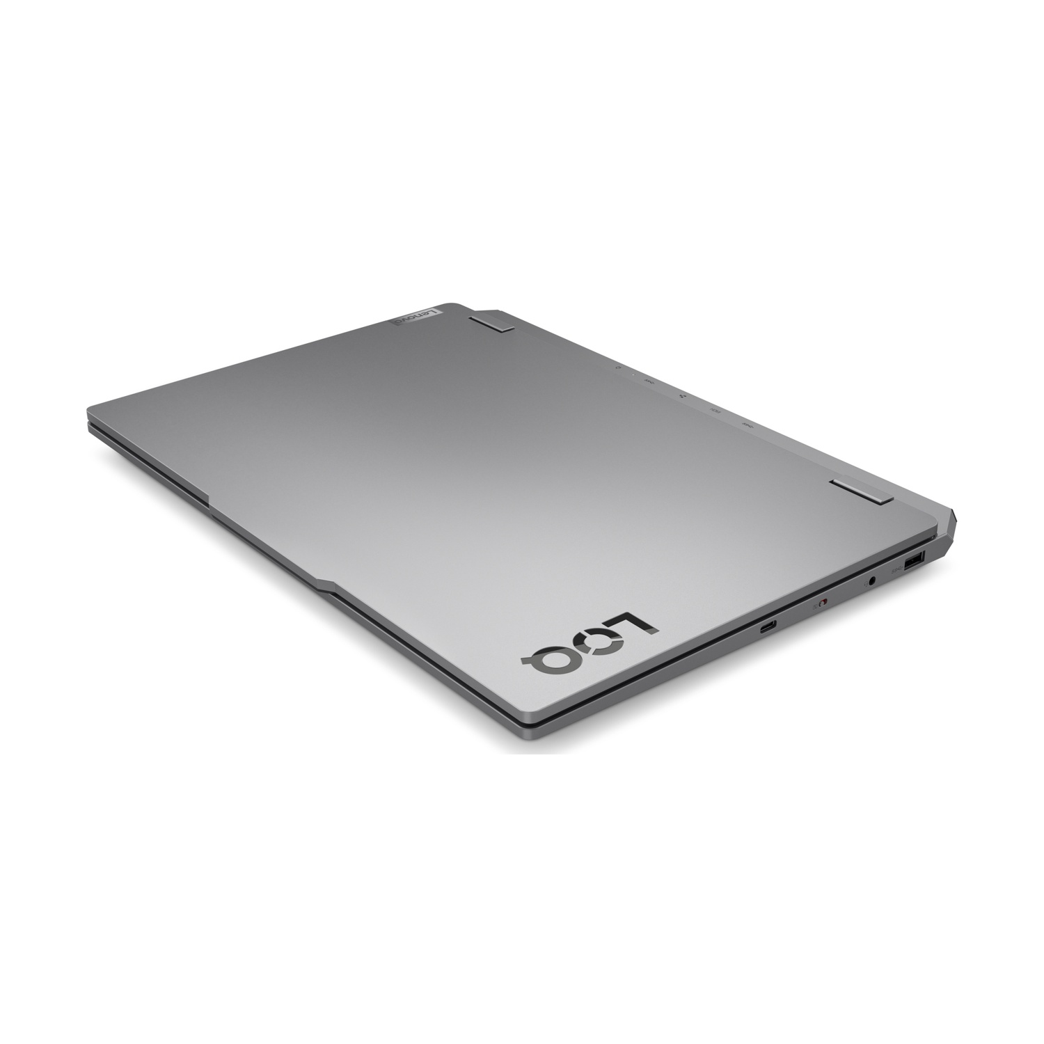 Laptop argentato chiuso con logo nero sul coperchio e porte sul lato.