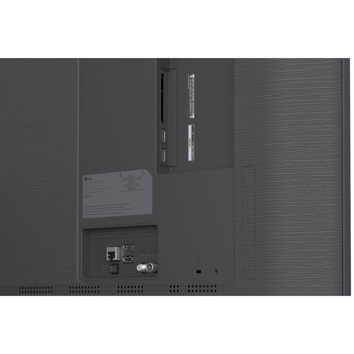 Achterpaneel van een tv met poorten zoals HDMI, USB, Ethernet en antenne-ingang.