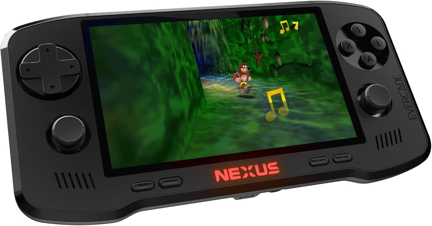 Une console de jeu portable noire affiche un écran de jeu avec un personnage d'ours.