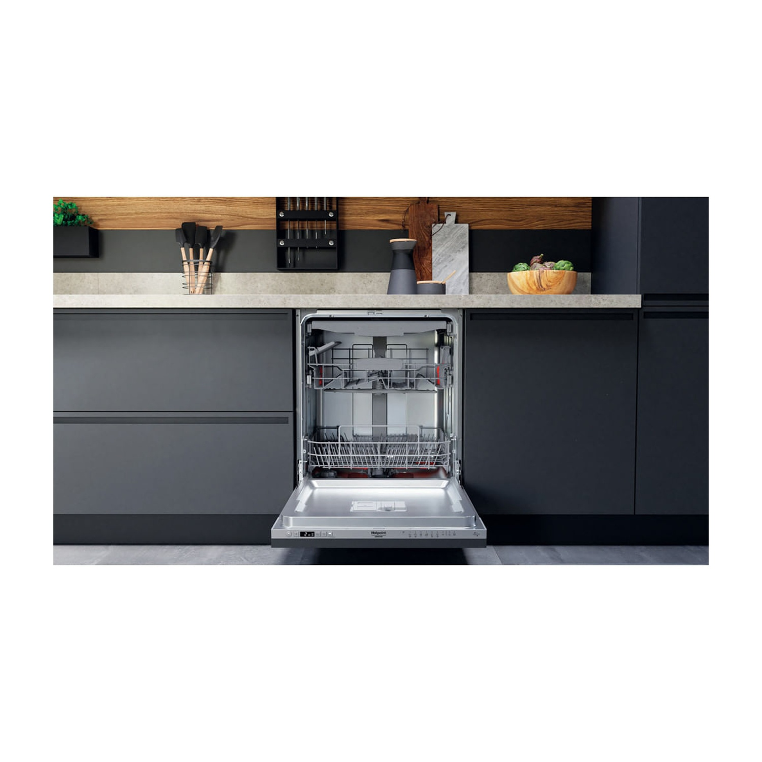 Lavastoviglie da incasso con porta aperta in cucina moderna.