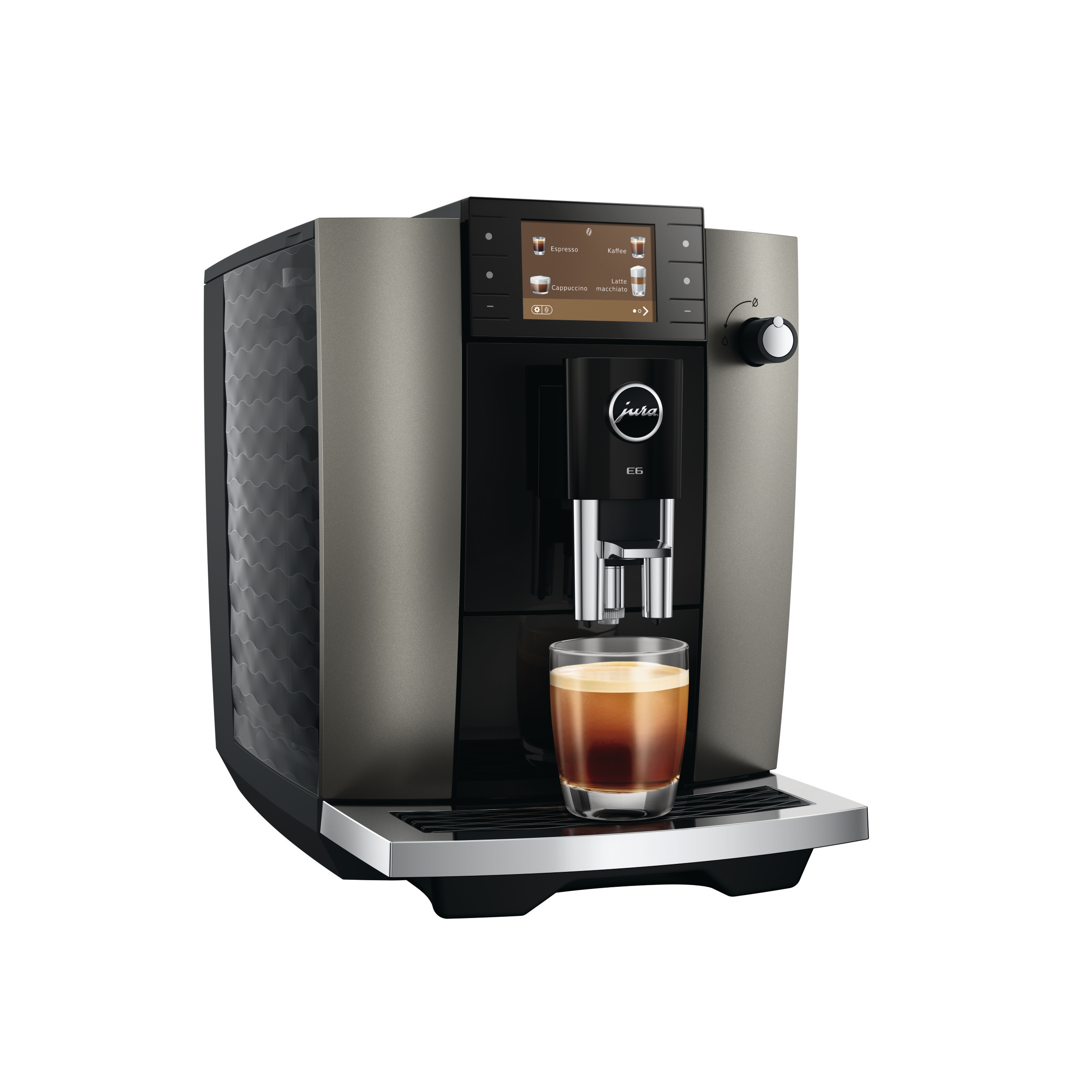 Eine moderne Espressomaschine mit Glas und Espresso auf weißem Hintergrund.