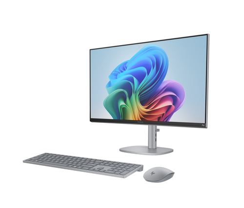 Un ordenador todo en uno plateado con teclado y ratón sobre fondo blanco.