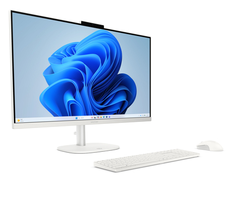 Un ordenador todo en uno blanco con teclado y ratón, con un fondo de pantalla azul.