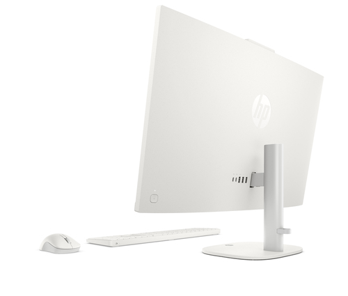 Ordenador todo en uno HP blanco con teclado y ratón sobre fondo blanco.