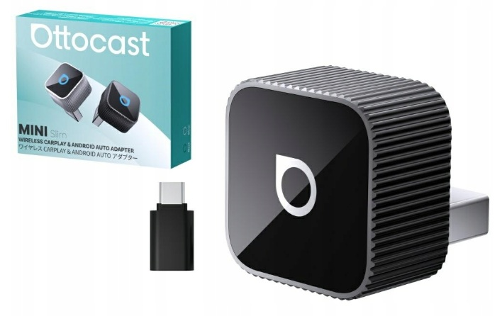 Adapter Ottocast Mini Slim z USB-C i opakowaniem na białym tle.