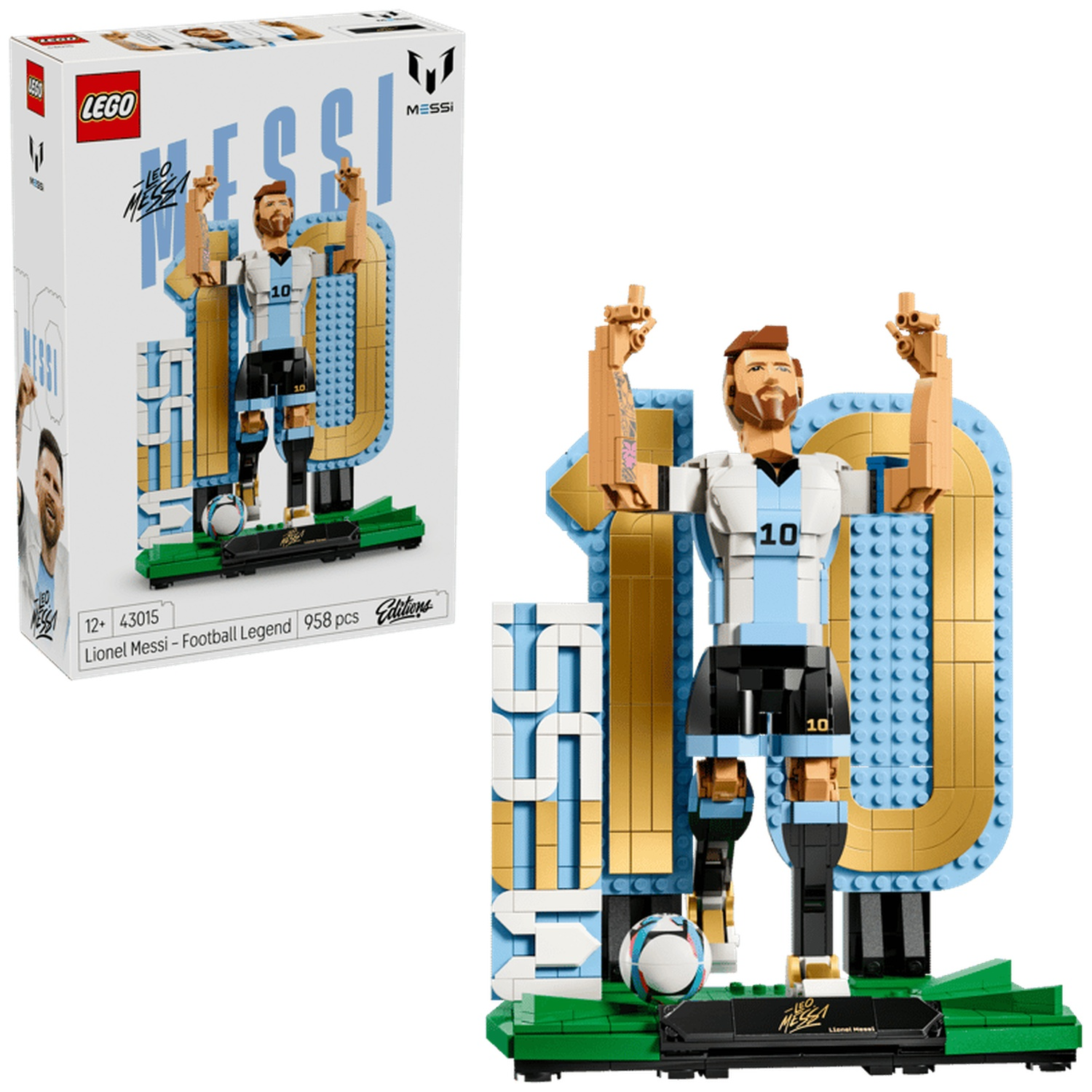 LEGO-model van Lionel Messi in zijn voetbaltenue met bal.