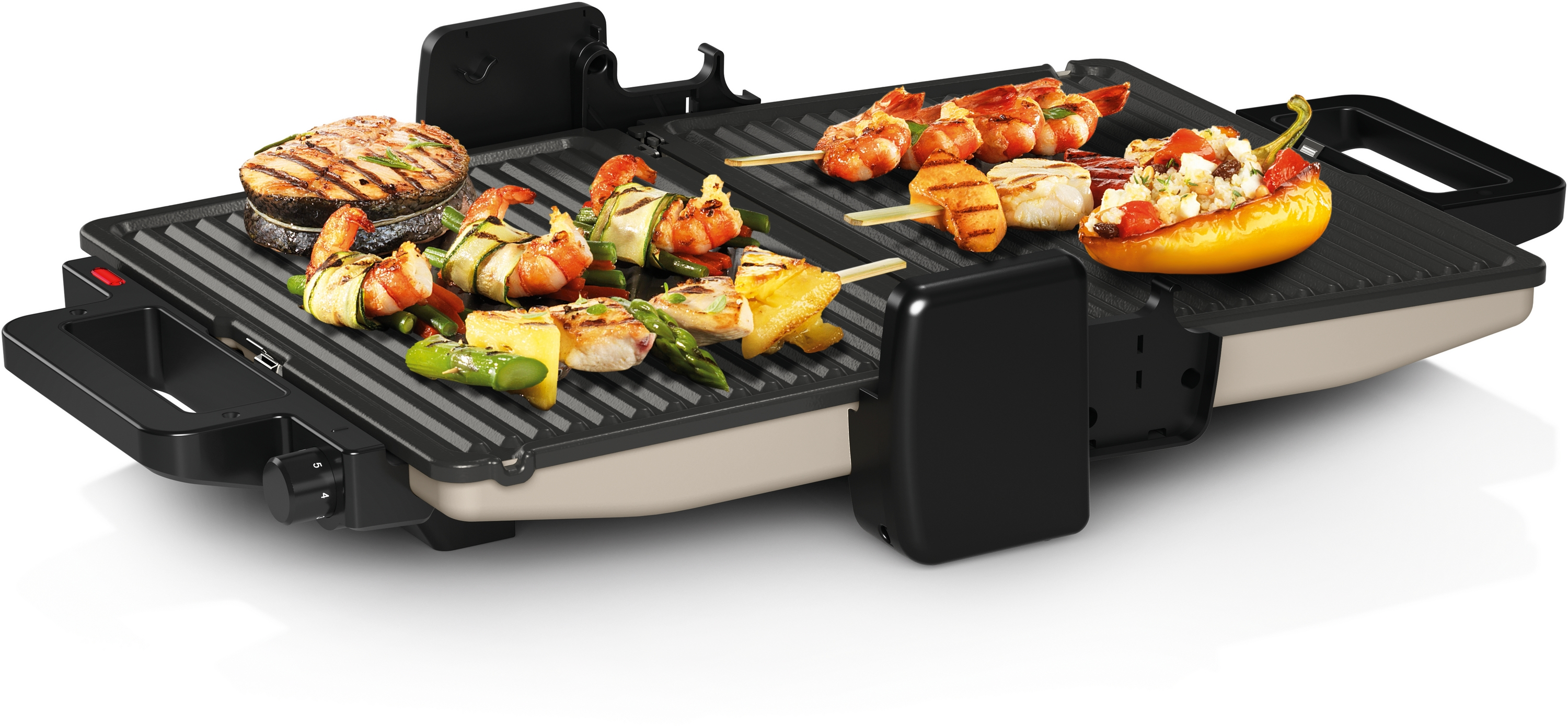 Elektrogrill mit gegrilltem Lachs, Garnelenspießen, Hähnchen, Ananas und gefüllter Paprika.