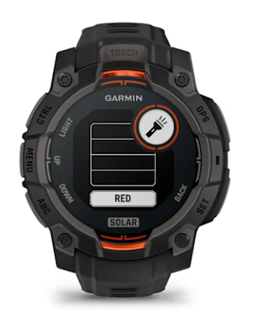 Czarny zegarek Garmin z czerwonymi akcentami, wyświetla ikonę latarki i opcje menu.