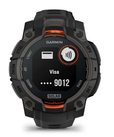 Czarny smartwatch Garmin wyświetla informacje o płatności Visa. Ostatnie 4 cyfry: 9012.