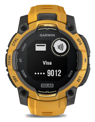 Żółty zegarek Garmin wyświetla kartę Visa kończącą się na 9012 i ikonę płatności zbliżeniowej.