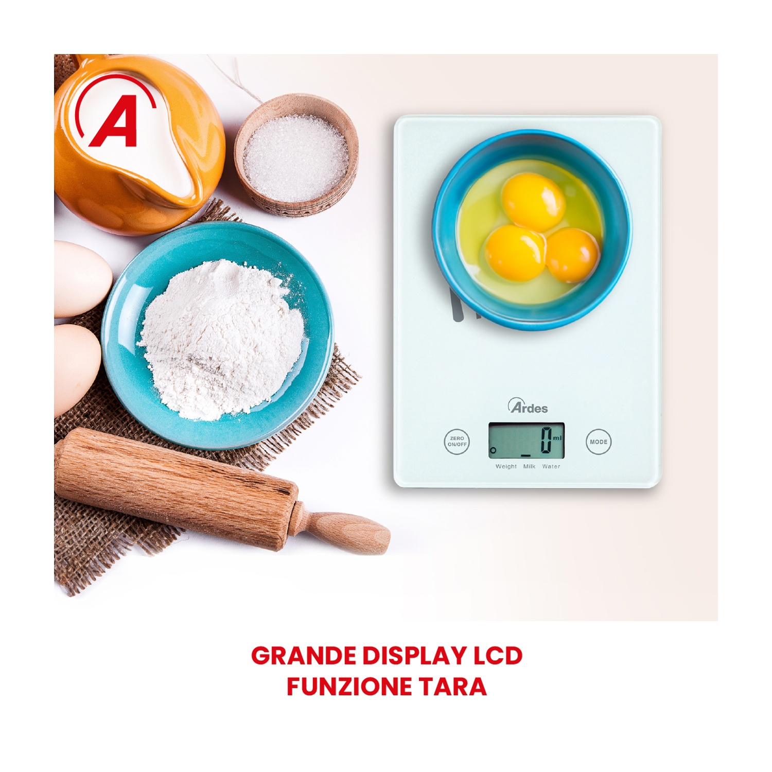 Bilancia da cucina con uova, farina, zucchero e mattarello.