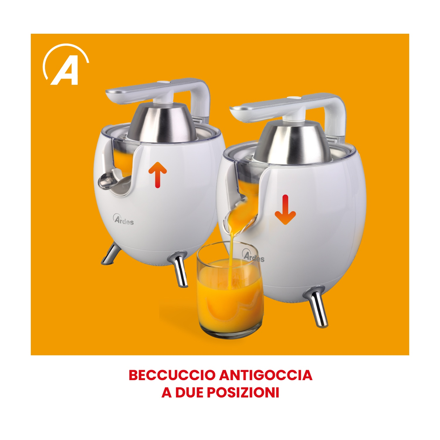 Due spremiagrumi bianchi con accenti argento, uno versa succo in un bicchiere.