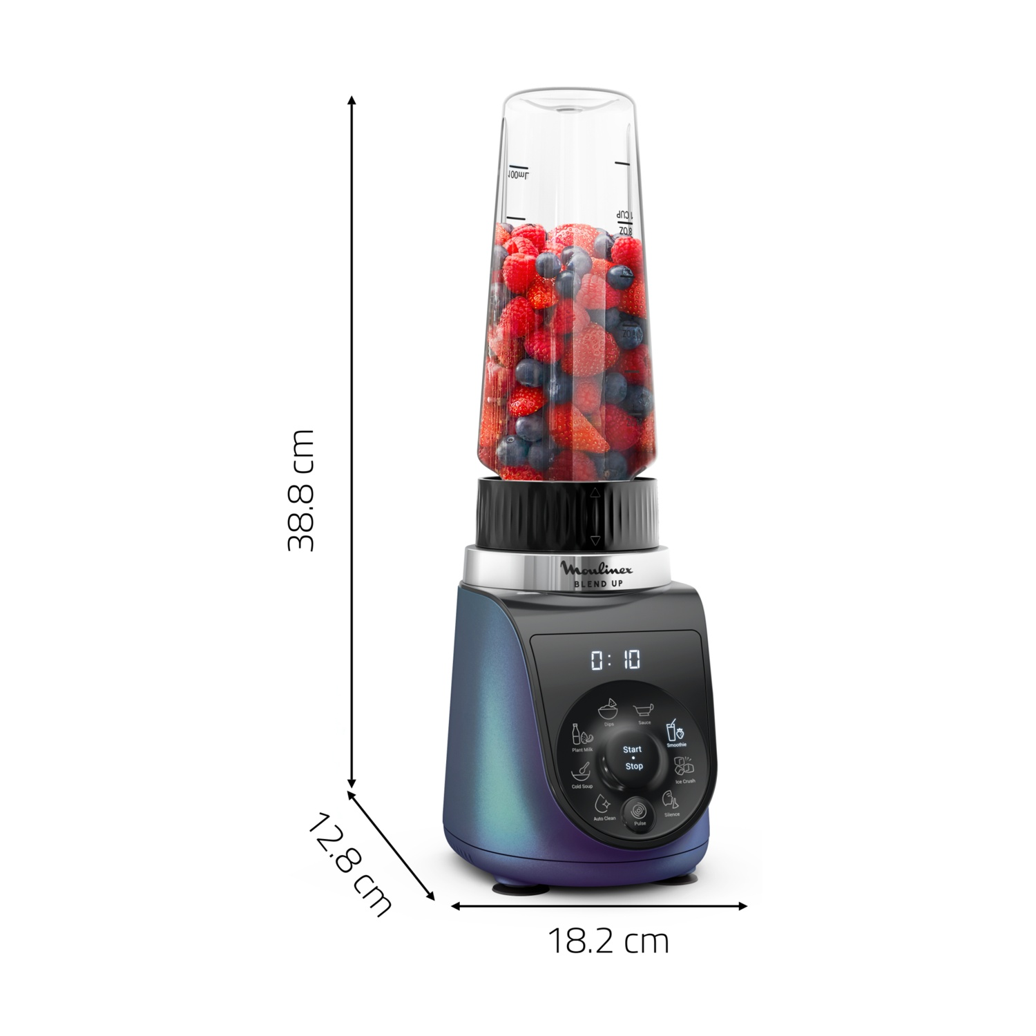 Un frullatore blu perlescente con una tazza piena di frutti di bosco misti e controlli digitali.